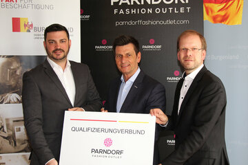 Marius Gyparis, Stellvertretender Centermanager und Marketingleiter, Landesrat Christian Illedits und Dietmar Baurecht, Leitung Projektmanagement im RMB