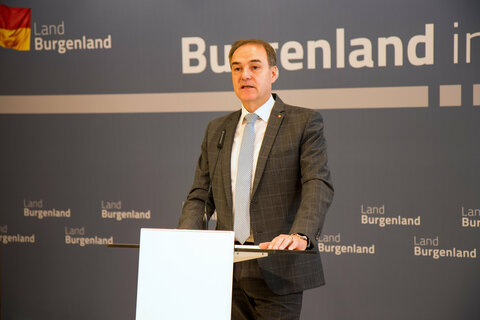 Wirtschaftslandesrat Dr. Leonhard Schneemann.