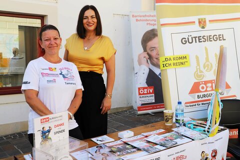 Landeshauptmann-Stellvertreterin Mag.a Astrid Eisenkopf im Gespräch mit Tamara Kreuz vom Österreichischen Zivilinvalidenverband