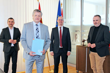 V.l.: LR Heinrich Dorner, Abt.Vst. Horst Teuschl, LAD Ronald Reiter, LH Hans Peter Doskozil