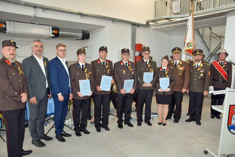 Ortsfeuerwehrkommandant OBI Manuel Grund, Landesrat Mag. Heinrich Dorner, LAbg. Patrik Fazekas, BA, Bezirksfeuerwehrkommandant LBDS Martin Reidl und Abschnittsfeuerwehrkommandant ABI Josef Schöll überreichten zahlreiche Ehrungen an die Mitglieder der FF Lackenbach.