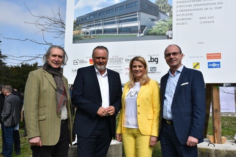 (v.l.n.r.) Gerhard Krammer gemeinsam mit LH Hans Peter Doskozil, Landesrätin Daniela Winkler und Franz Steindl