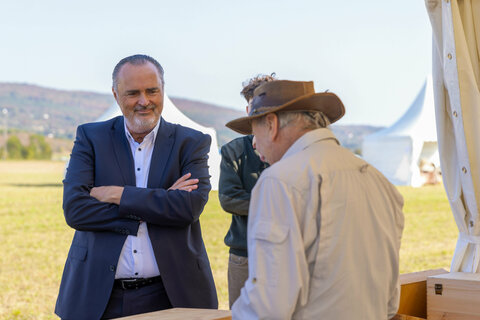 Landeshauptmann Hans Peter Doskozil bei der Kick-off Veranstaltung zum Projekt „Kreisgrabenanlage Rechznitz“ im September des Vorjahres (Archivbilder)