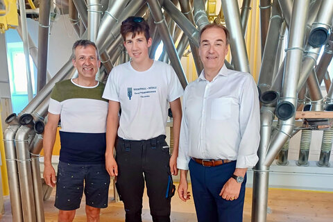 Wirtschaftslandesrat Leonhard Schneemann beim Besuch der Seewinkel-Mühle Passenbrunner in Andau mit Gerald und Christoph Passenbrunner