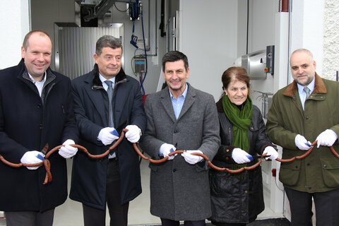 PANNATURA hat sich dazu entschloss, am Bio-Landgut Seehof in Donnerskirchen eine moderne Fleischmanufaktur für Bio-Rindfleisch und Wild zu errichten, die von Johannes Mezgolits, Bürgermeister Donnerskirchen, Dr. Stefan Ottrubay, Generaldirektor Esterhazy-Betriebe, Landesrat Christian Illedits, Dr. Charlotte Klement, Landesjägermeister-Stv., und DI Matthias Grün, Geschäftsführer PANNATURA GmbH, eröffnet wurde.
