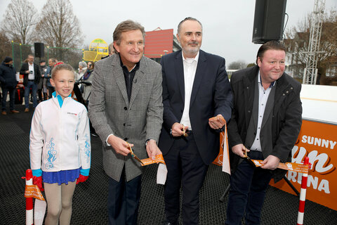 Landeshauptmann Hans Peter Doskozil, Werner Cerutti, Geschäftsführer der Sonnentherme Lutzmannsburg-Frankenau GmbH, und Bürgermeister LAbg. Roman Kainrath bei der Eröffnung des Eco-Eislaufplatzes