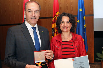 Roswitha Degendorfer aus Kalkgruben wurde mit dem Verdienstkreuz des Landes Burgenland ausgezeichnet.