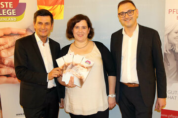 Soziallandesrat Christian Illedits, Pflege- und Sozialberaterin Sonja Simitz und GF Harald Keckeis