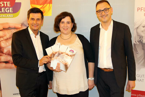 Soziallandesrat Christian Illedits, Pflege- und Sozialberaterin Sonja Simitz und GF Harald Keckeis
