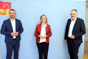 Ausbau des öffentlichen Verkehrs im Burgenland stand im Fokus des Besuchs von Klimaschutzministerin Leonore Gewessler im Burgenland. V.l.: LR Heinrich Dorner, BM Leonore Gewessler, LH Hans Peter Doskozil