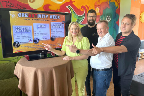 Landesrätin Winkler stellte mit Bürgermeister Michael Lampel (2.v.r.), Stefan Trenker (1.v.r.) und Michael Lintner von Factory16 (2.v.l.) das Projekt „creARTivity-week“ vor