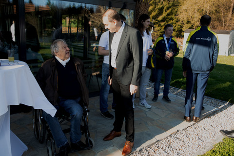 Landesrat Dr. Leonhard Schneemann begrüßte den Obmann des Vereines Kastell Dornau, Dr. Hans Kirisits (v.r.).