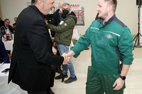 Landeshauptmann Hans Peter Doskozil mit Elmas Balcinovic; Balcinovic trug den traditionellen Gleichenspruch vor.