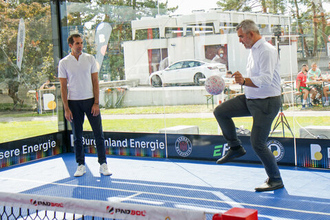 Landesrat Mag. Heinrich Dorner beim Padbol Nations Cup auf Burgenlands erstem Padbol-Court auf dem Gelände der Burgenland Energie.