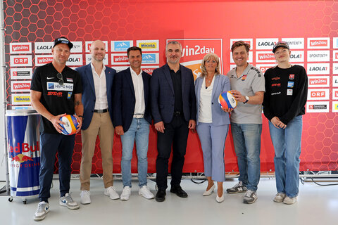 Sportlandesrat Heinrich Dorner bei der Programmpräsentation der Beach Volleyball Pro Tour 2026 in Neusiedl am See