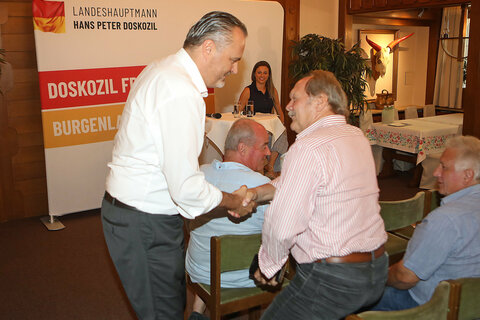 Landeshauptmann Hans Peter Doskozil mit Heiligenkreuzs Bürgermeister Edi Zach