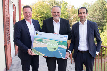 Schattendorfs Bürgermeister Thomas Hoffmann, Landeshauptmann Mag. Hans Peter Doskozil und Mag. Dr. Stephan Sharma, Vorstandsvorsitzender der Burgenland Energie.