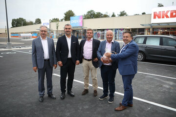 Landesrat Mag. Heinrich Dorner (2.v.l.) und Bürgermeister Bruno Stutzenstein (r.) mit den Mitgesellschaftern Eduard Halmschlager, Andreas Koptik und Harald Aichberger (v.l.).