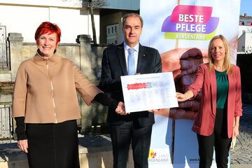 Die Geschäftsführerin der Pflegeservice Burgenland GmbH Klaudia Friedl, Soziallandesrat Dr. Leonhard Schneemann und die Teamleiterin der Case- und CaremanagerInnen DGKP Manuela Blutmager, MA