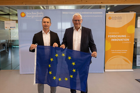 (v.l.) AdR-Mitglieder LAbg. Robert Hergovich und LAbg. Bürgermeister Thomas Steiner bei der Pressekonferenz zum Europatag.