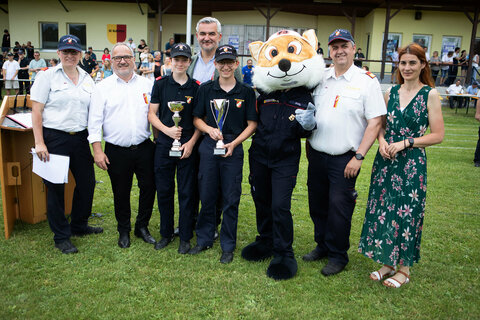Der Nachwuchs wurde für ihre Leistungen beim Bezirksbewerb in Kroatisch Minihof ausgezeichnet. Die Pokale überreichten bei der Siegerehrung Landesrat Heinrich Dorner, Landtagsabgeordnete Carina Laschober-Luef, Bürgermeister Christian Balogh, Landesfeuerwehrkommandant-Stellvertreter LBDS Martin Reidl  und Bezirksfeuerwehrjugendreferentin HBI Barbara Wessely.