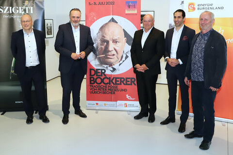 Mag. Thomas Mersich, Kaufmännischer Leiter Schloss-Spiele Kobersdorf, Landeshauptmann Hans Peter Doskozil, Wolfgang Böck, Intendant Schloss-Spiele Kobersdorf, Energie Burgenland Vorstandsvorsitzender Stephan Sharma und Erich Uiberlacker, der für das Bühnenbild und die Lichtgestaltung verantwortlich zeichnet, präsentierten die diesjährige Jubiläumsproduktion der Schloss-Spiele Kobersdorf