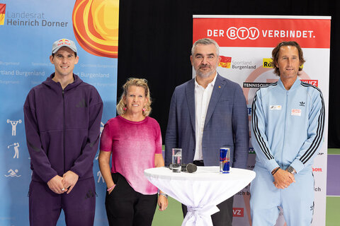 Dominic Thiem, Karin Thiem, LR Heinrich Dorner und Wolfgang Thiem (v.l.) beim Tag der offenen Tür in Oberpullendorf.