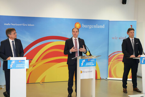 Wirtschaftslandesrat Dr. Leonhard Schneemann stellte gemeinsam mit den Geschäftsführern der Wirtschaftsagentur Burgenland, Mag. Harald Zagiczek und Mag. Michael Gerbavsits, das neue Instrument zur Stärkung der burgenländischen Wirtschaft vor.