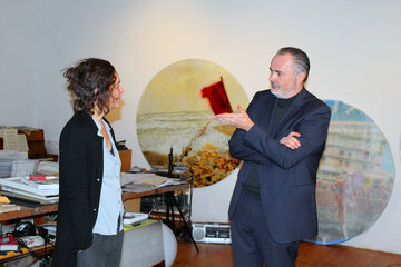 LH Hans Peter Doskozil beim Besuch im Atelier von Künstlerin Birgit Sauer
