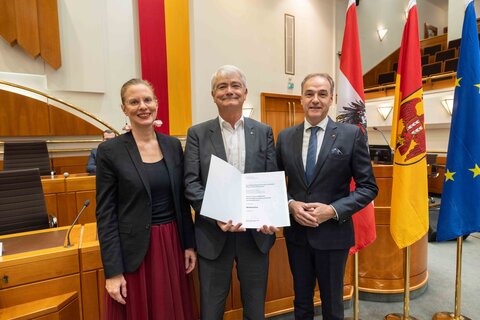 (v.l.) Landeshauptmann-Stellvertreterin Anja Haider-Wallner, Medizinalrat Dr. Thomas Horvatits, Landesrat Leonhard Schneemann.
