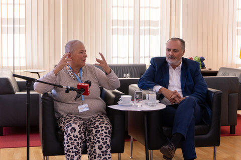 Bundesministerin a.D. Dr.in Andrea Kdolsky spricht über ihre Pläne als Leiterin der Planungsarbeiten für das Krebshilfezentrum „Maggie’s Centre“ in Oberwart.
