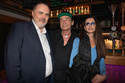 hristian Kolonovits und seine Frau, die Modedesignerin Brigitte Just, mit Landeshauptmann Hans Peter Doskozil bei der Präsentation des Dokumentarfilms