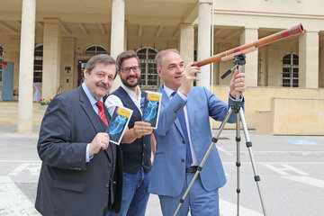 Forschungskoordinator Werner Gruber mit Astrologe Stefan Wallner und Forschungslandesrat Dr. Leonhard Schneemann