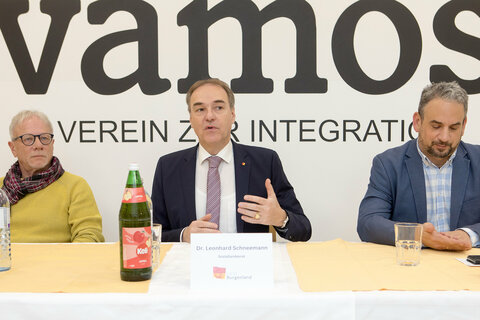 VAMOS-Obmann Mag. Gerhard Kuich, Soziallandesrat Dr. Leonhard Schneemann und VAMOS-Geschäftsführer Réne Höfer, MBA (v.l.).