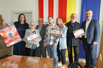 Landeshauptmann-Stellvertreterin Mag.a Astrid Eisenkopf und Landesrat Mag. Heinrich Dorner mit den GewinnerInnen der „Heizkessel-Castings 2023“