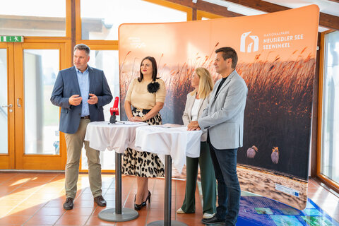 Nationalparkdirektor DI Johannes Ehrenfeldner, Landeshauptmann-Stellvertreterin Mag.a Astrid Eisenkopf, Mag.a Petra Gnad, Managing Director Jackson Wild Austria und Geschäftsführer des Burgenland Tourismus Didi Tunkel