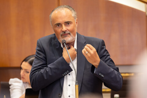 Landeshauptmann Hans Peter Doskozil beim Sonderlandtag zur Finanzlage des Burgenlandes