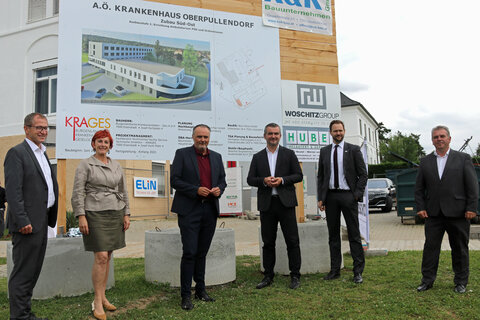 Bildtext Spatenstich_KH_Oberpullendorf_2 (v.l.n.r.): Mag. Hans Peter Rucker, Geschäftsführer der Burgenländischen Krankenanstalten-Ges.m.b.H (KRAGES), Klaudia Friedl, Geschäftsführerin der Pflegeservice Burgenland GmbH, Landeshauptmann Hans Peter Dos