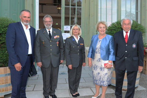 Landeshauptmann Hans Peter Doskozil, Landesgeschäftsleiter Dir. Thomas Wallner, MSc, und Präsidentin Friederike Pirringer (Rotes Kreuz Burgenland), Landtagspräsidentin Verena Dunst und Präsident Univ.-Prof. DDr. Gerald Schöpfer (Rotes Kreuz Österreich).