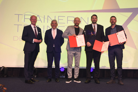 Werner Dax, Dax Wutzlhofer & Partner, Thomas Wilken, Geschäftsführer VILA VITA Pannonia mit dem „Trainer des Jahres“, Horst Leitner, Basketball, Gunners Oberwart