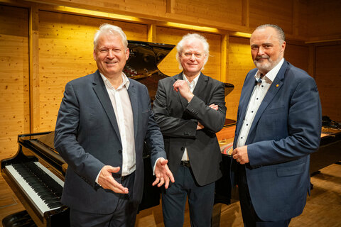 Große Jubiläumsgala mit vielen Gratulantinnen und Gratulanten, wie Landeshauptmann Hans Peter Doskozil,  zum 40-jährigen Bühnenjubiläum von Johannes und Eduard Kutrowatz.