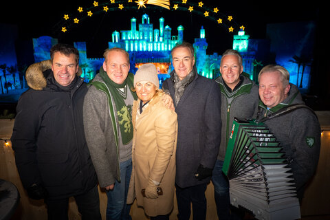 Didi Tunkel (Geschäftsführer Burgenland Tourismus), Fritz Kristoferitsch (Die Edlseer), Bettina Zentgraf (Bürgermeisterin Mörbisch), Landesrat Leonhard Schneemann sowie Manfred Maier undAndreas Doppelhofer (Die Edlseer) bei dem feierlichen Auftakt.