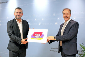 Gemeinsam gegen den Pflegekräftemangel: Landesrat Heinrich Dorner und Landesrat Leonhard Schneemann