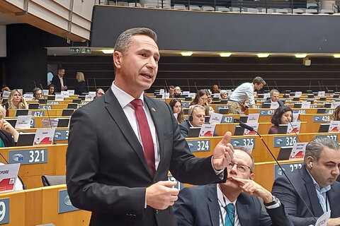 LAbg. Robert Hergovich spricht bei der Plenartagung des Ausschusses der Regionen (AdR) in Brüssel