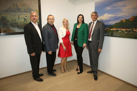 Vizebürgermeister Christian Garger, Stadtrat Alfred Brenner, Stadträtin Edith Weber, Landeshauptmann-Stv. Mag.a Astrid Eisenkopf und Bürgermeister Vinzenz Knor (v.l.).