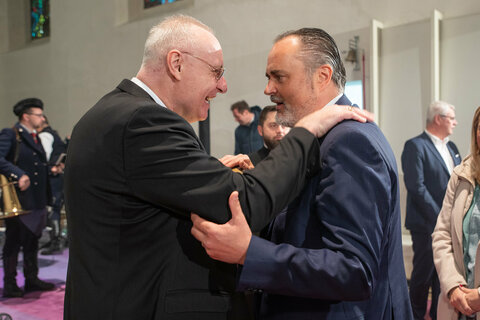 Landeshauptmann Hans Peter gratulierte dem Geburtstagskind, mit dem ihn ein besonders freundschaftliches Verhältnis verbindet