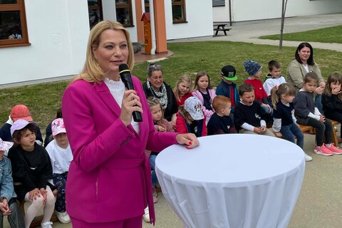 Bildungslandesrätin Daniela Winkler bei ihren Begrüßungsworten