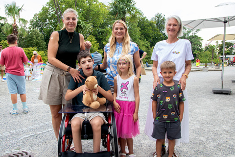 Landesrätin Daniela Winkler und Doris Zoder-Spalek, die geschäftsführende Obfrau von MOKI Burgenland, konnten viele von MOKI betreute Familien beim Kinderfest begrüßen.