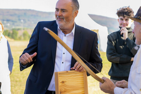 Landeshauptmann Hans Peter Doskozil bei der Kick-off Veranstaltung zum Projekt „Kreisgrabenanlage Rechznitz“ im September des Vorjahres (Archivbilder)
