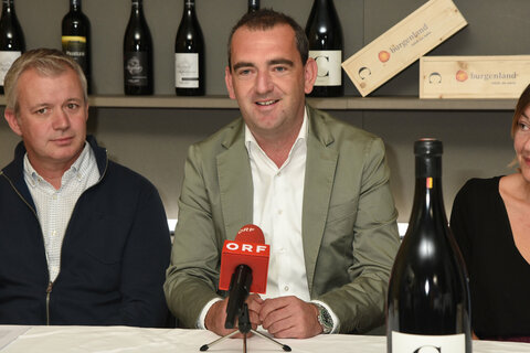 Präsentation CENTUM – der Jahrhundertwein des Burgenlandes: Christian Zechmeister, Geschäftsführer Weintourismus Burgenland, Georg Prieler, Albert Gesellmann, Herbert Oschep, Obmann Weintourismus Burgenland, Erich Scheiblhofer und Thomas Kopfensteiner